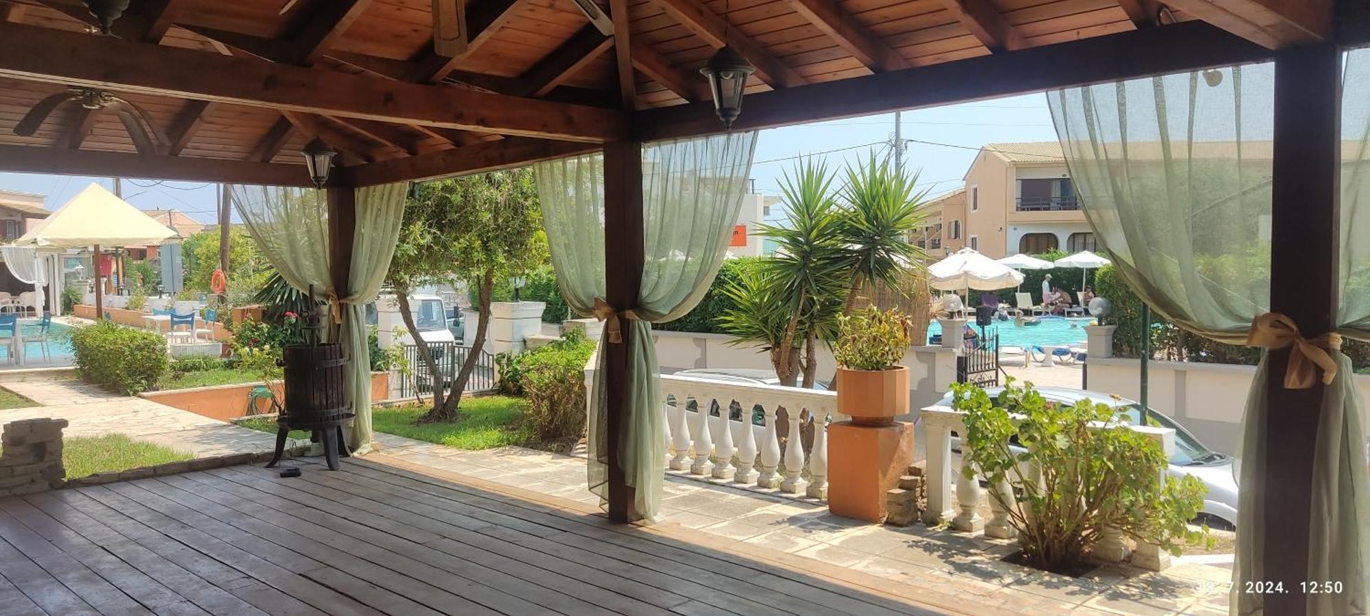 Hotel Pantheon Hall Mesongi