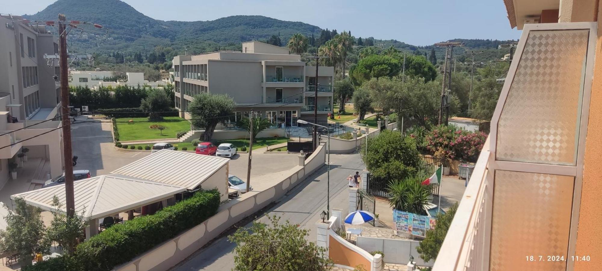 Pantheon Hall Hotel Mesongi