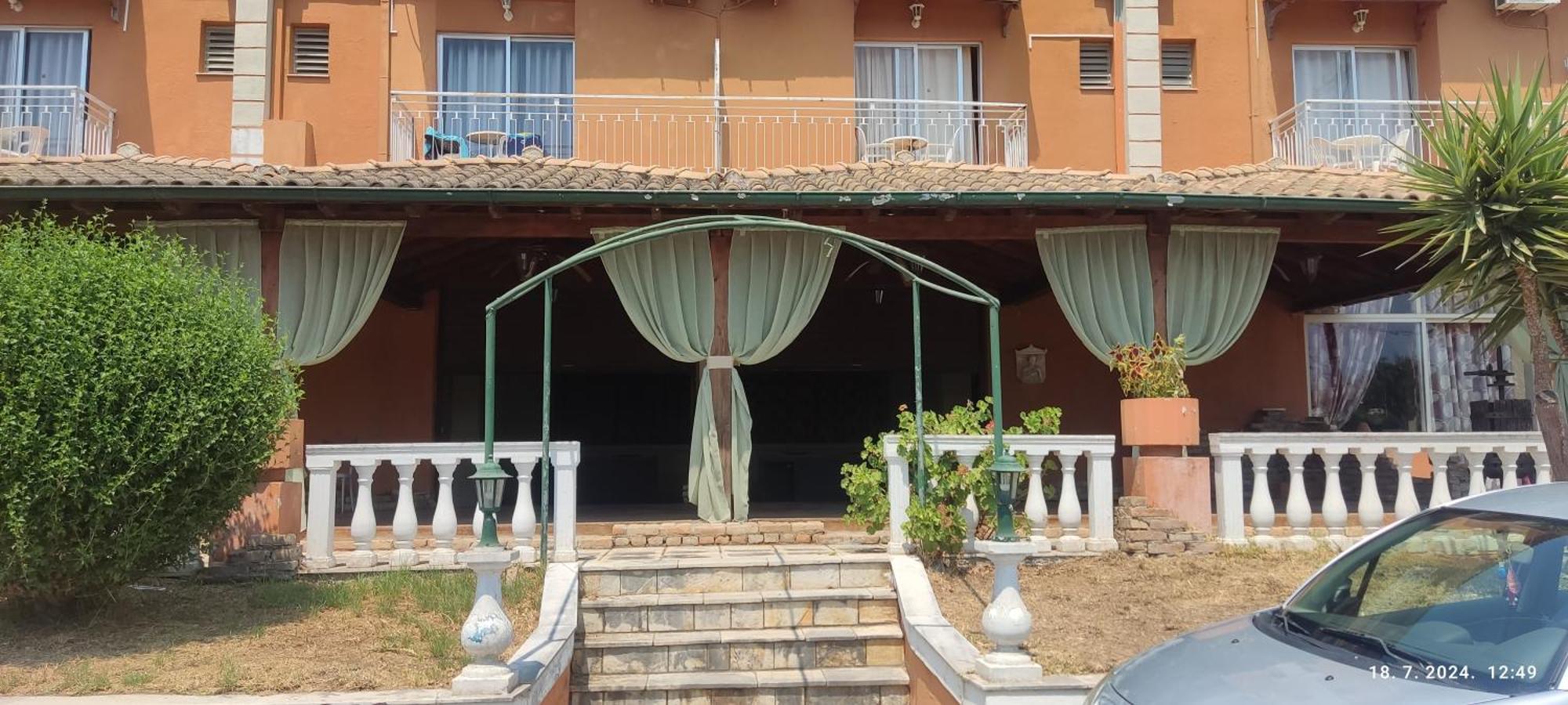 Pantheon Hall Hotel Mesongí